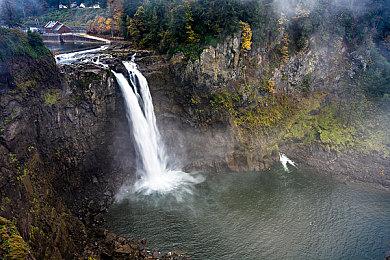 《魔兽世界》国服没了：大量工作室淹没亚服 人民币团出现